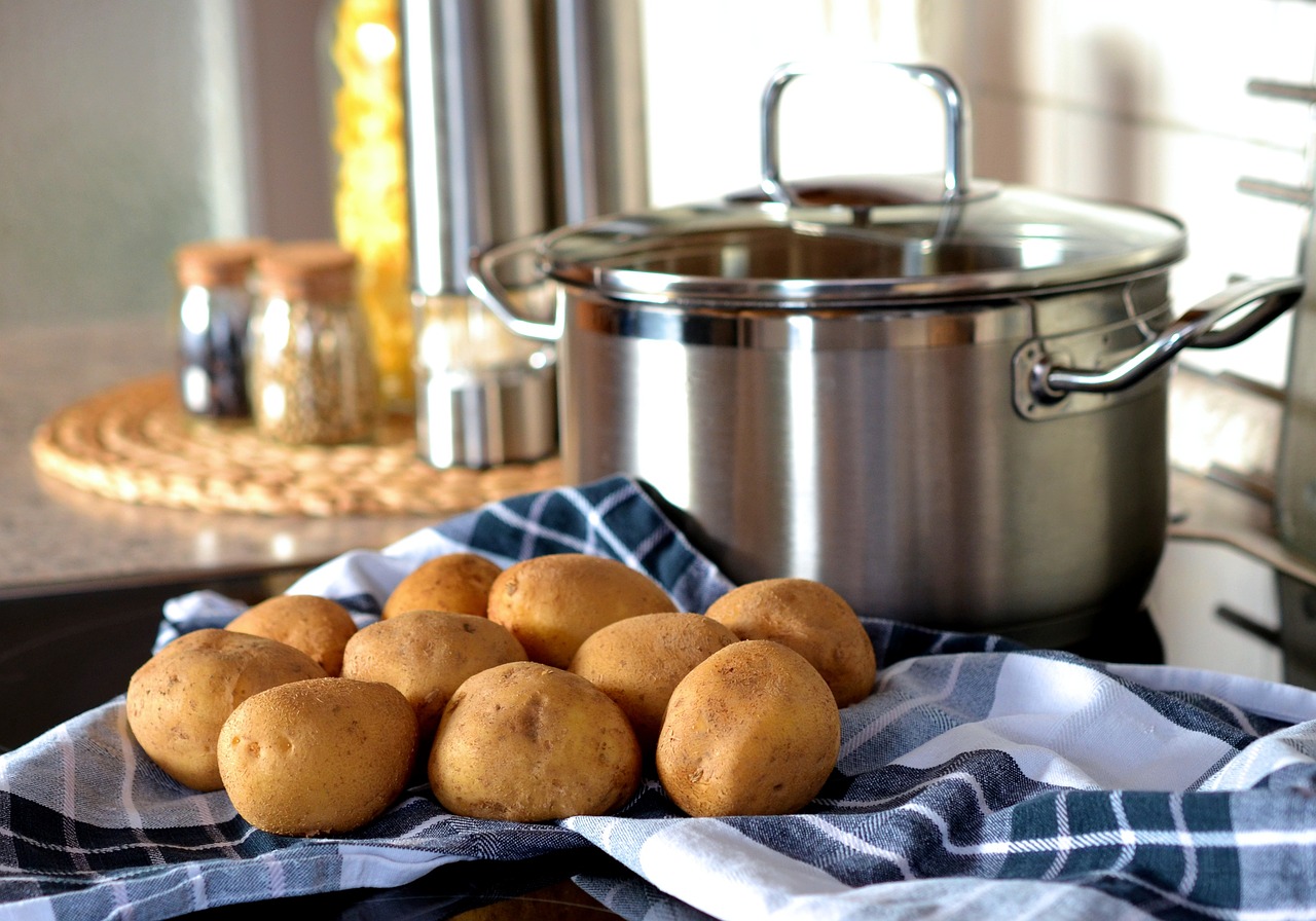 Maszynka do ziemniaków na patyku – idealna inwestycja dla gastronomii